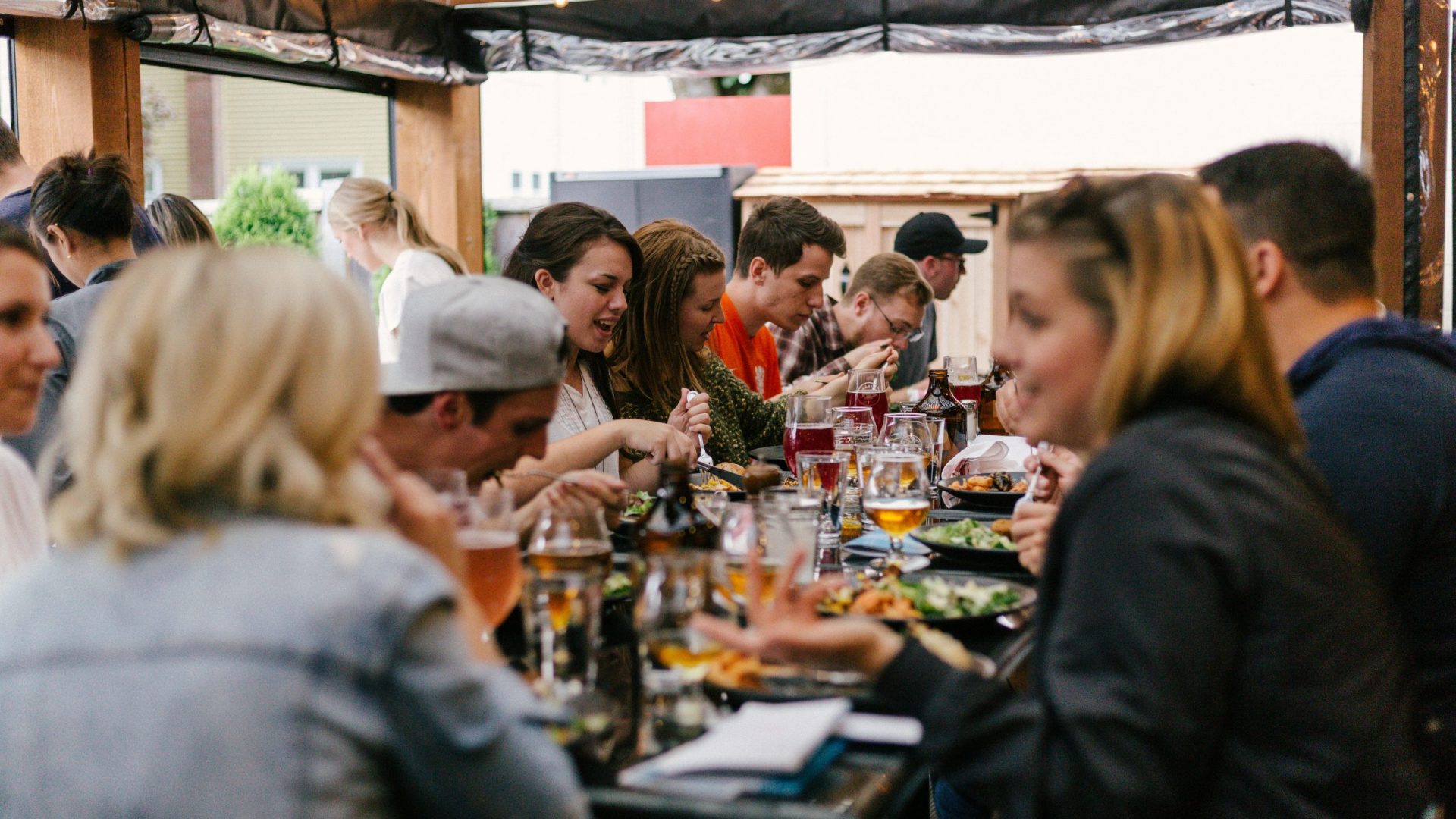 I went on a mystery dinner date with five other people. It was one of the best conversations I’ve ever had with strangers